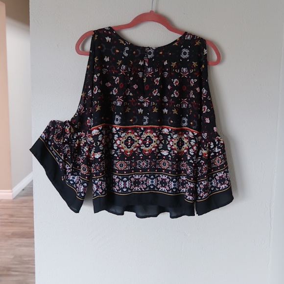 Boho Romeo&Juliet Couture bell sleeved flowy top - Picture 2 of 8